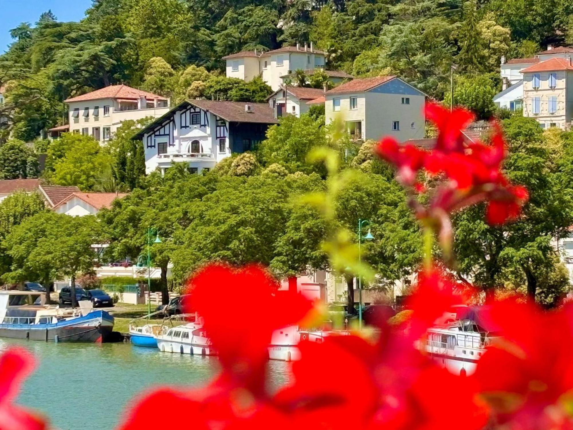 Quand La Ville Dort Ажен Екстер'єр фото